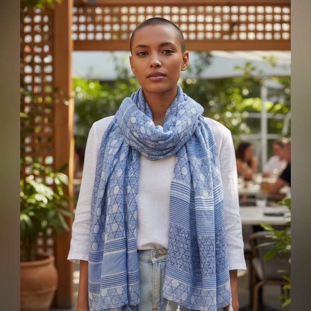Large Square tassel scarf white and blue